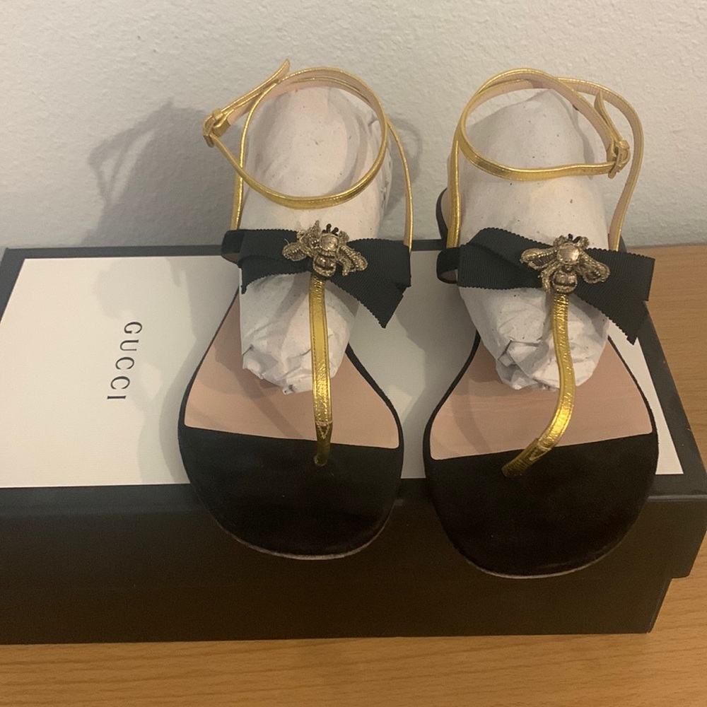 Gucci suede leather t-strap bumblee sandals
